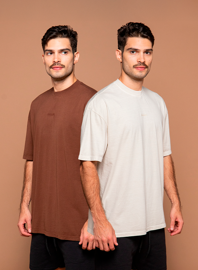 Kit Holiday Edition 2 Camisetas Oversized - Marrom e Off White