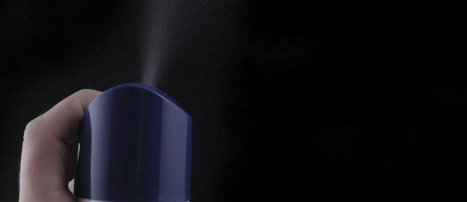 Qual o melhor desodorante masculino que não mancha a roupa?