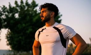 homem de camiseta dry fi