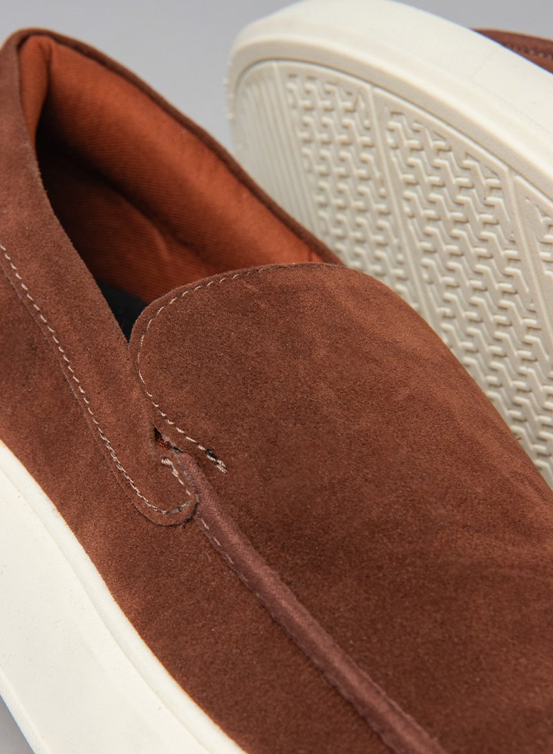 T&ecirc;nis Slip On Marrom