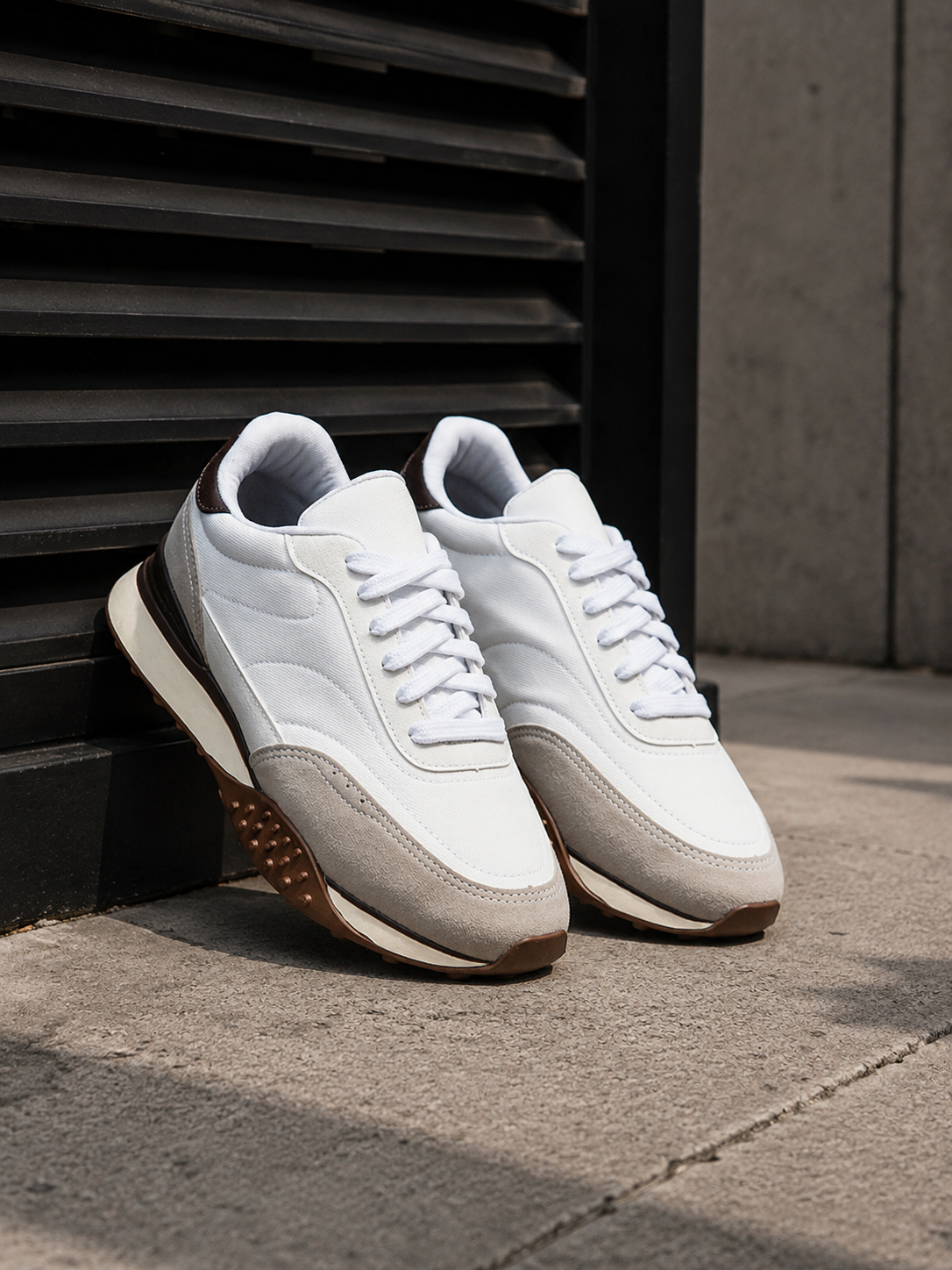 tenis masculino casual sintetico branco com cinza solado marrom conforto 1